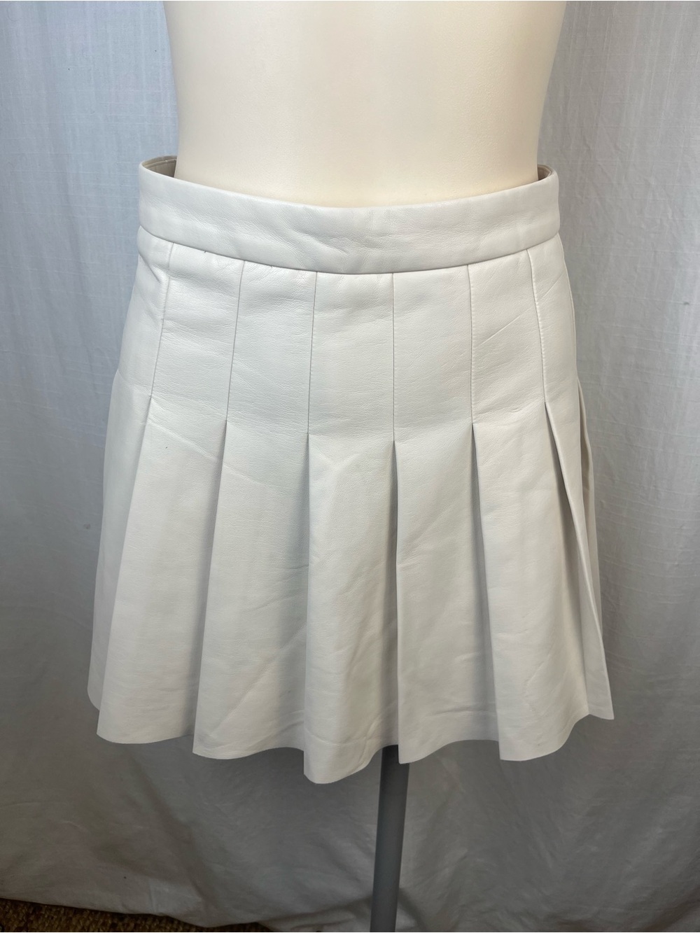 Sunday Best Cream Skater Mini Skirt with Structured Pleats Size: 2 Like New 🤍